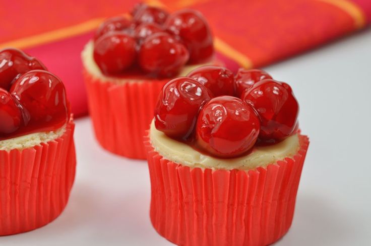 Cream Cheese Cupcakes with Vanilla Wafers Cream Cheese Cupcakes with Vanilla Wafers