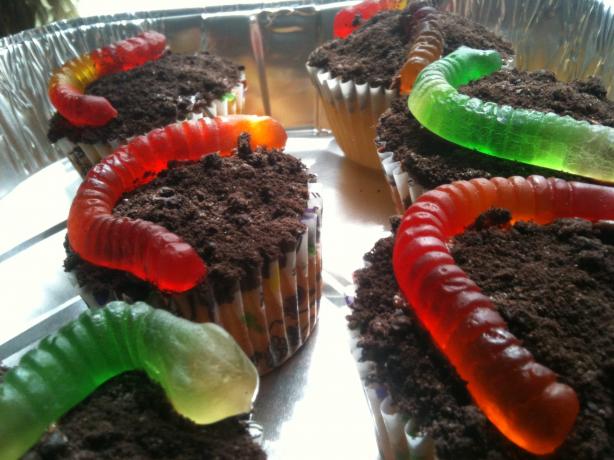 Easy Halloween Cupcakes Worm