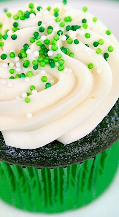 Green Cupcakes with Frosting