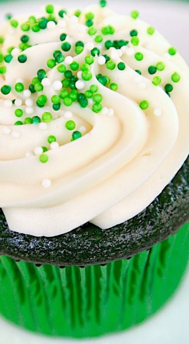 Green Cupcakes with Frosting Green Cupcakes with Frosting