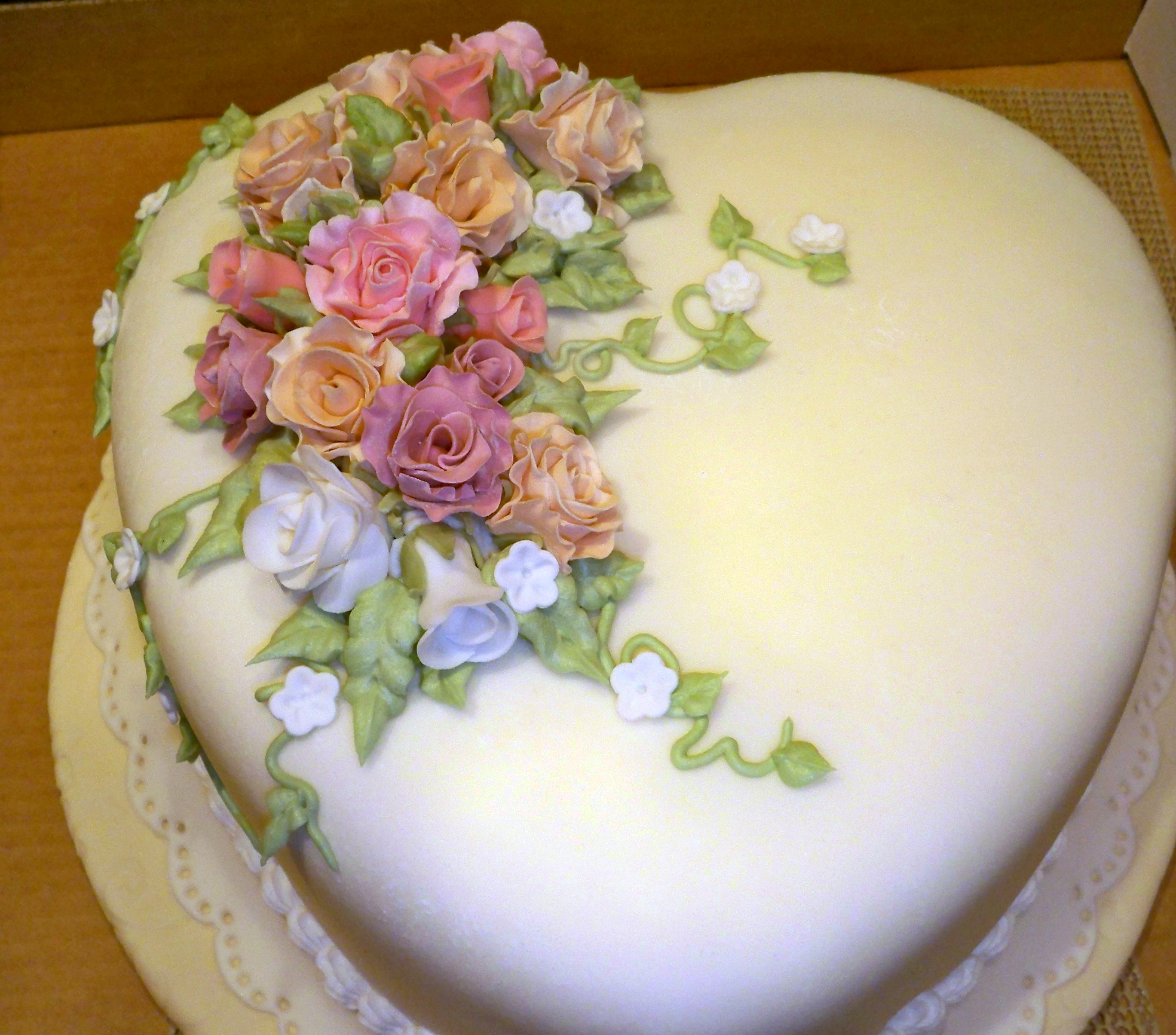 Heart Shaped Cake with Roses Heart Shaped Cake with Roses