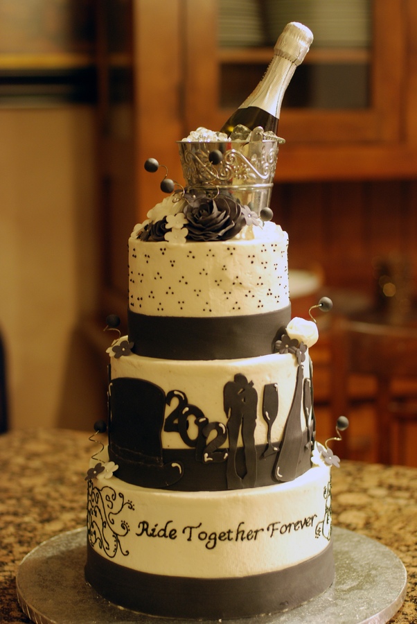 New Year's Eve Wedding Cake Idea New Year's Eve Wedding Cake Idea