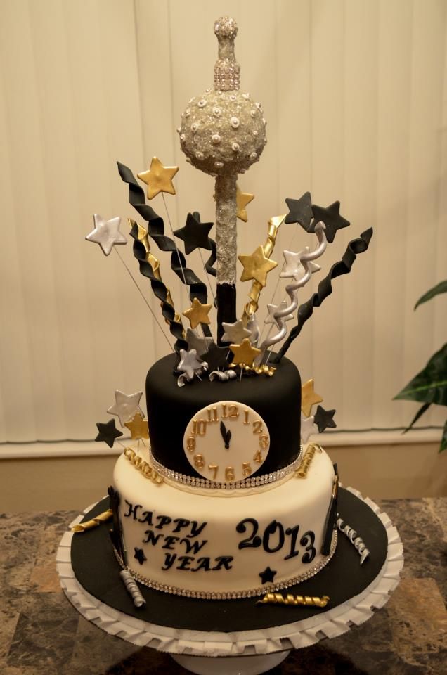 13 Photos of 2013 New Year's Eve Cakes 13 Photos of 2013 New Year's Eve Cakes