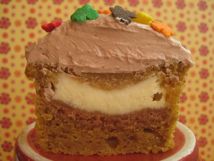 Pumpkin Cheesecake Cupcakes with Filling Pumpkin Cheesecake Cupcakes with Filling