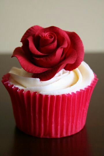 Red Rose Cupcake