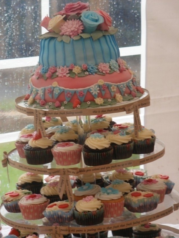 Shabby Chic Cake with Red Flowers