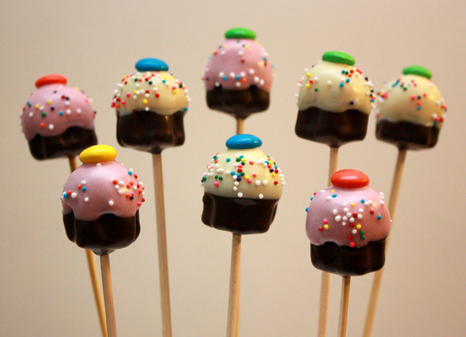 Cupcake Cake Pops On Sticks