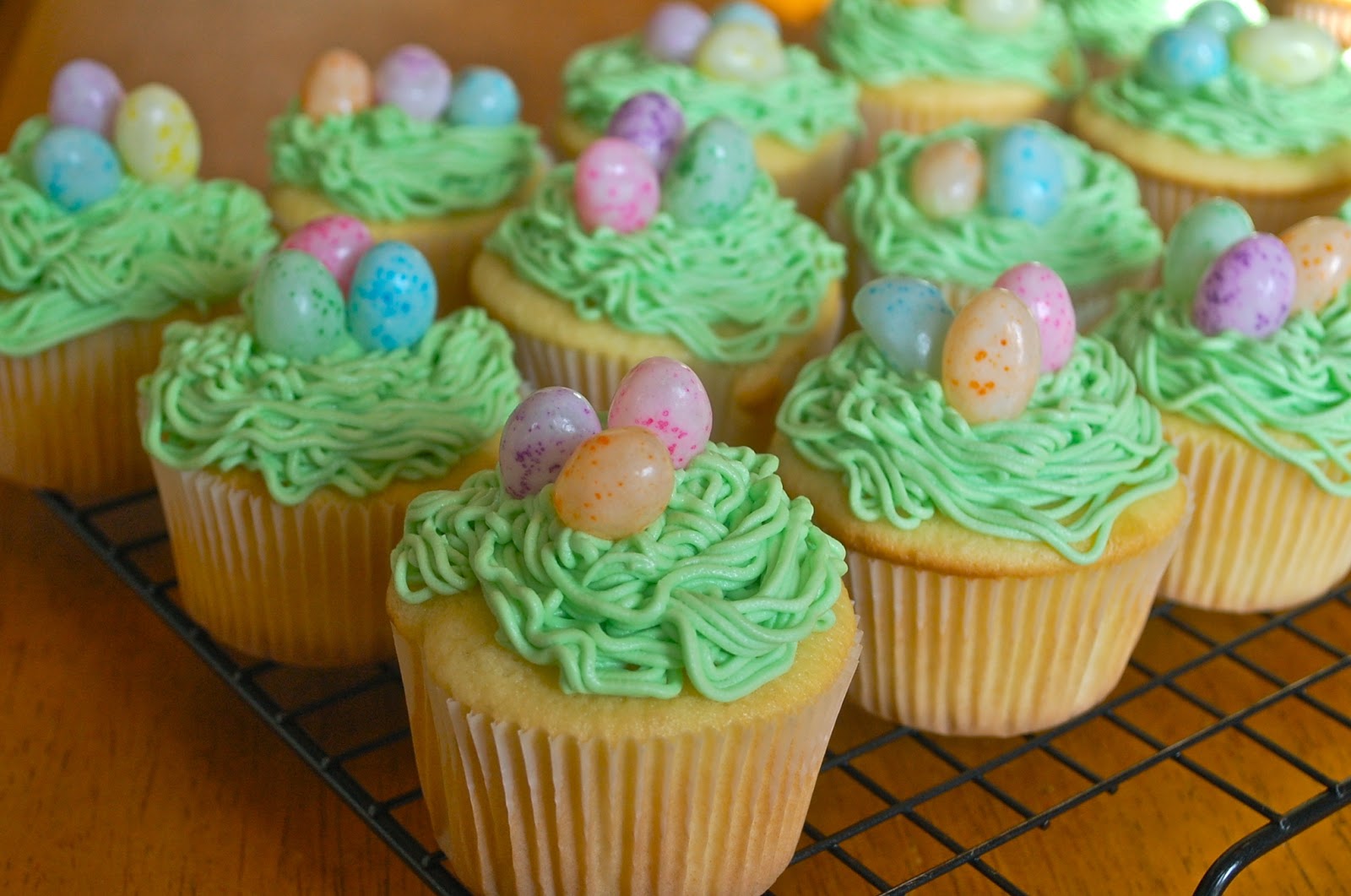Easy Easter Egg Cupcake