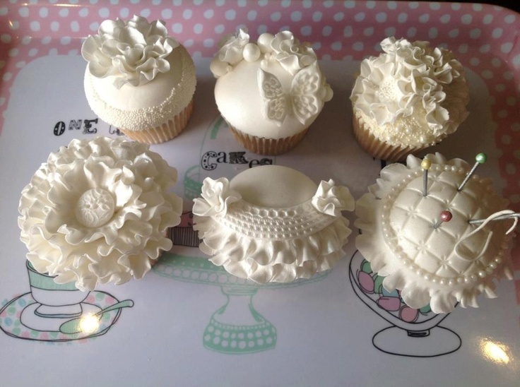 Elegant White Wedding Cupcakes Elegant White Wedding Cupcakes