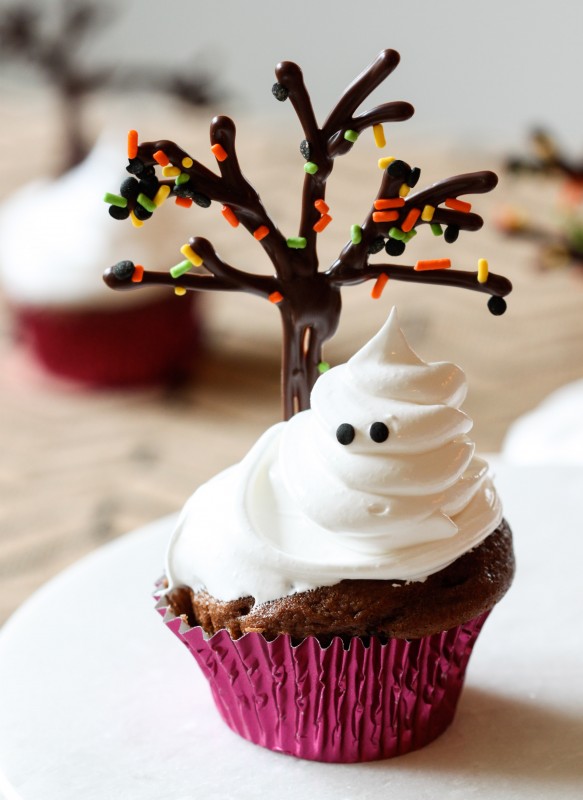 Halloween Ghost Decoration Cupcakes
