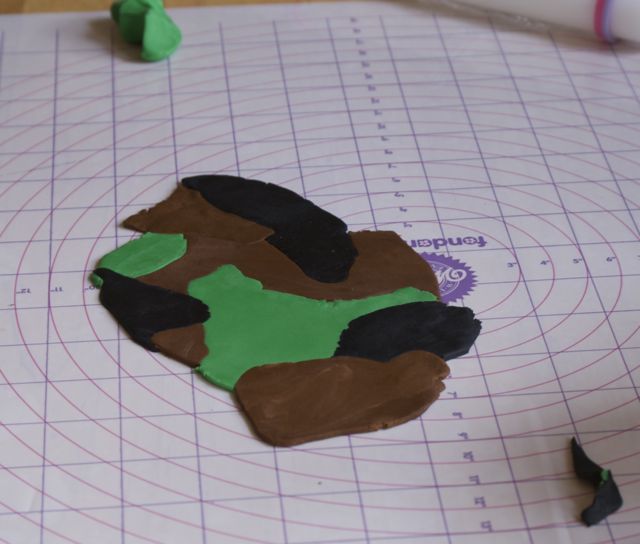 How to Make a Fondant Camo Cake How to Make a Fondant Camo Cake