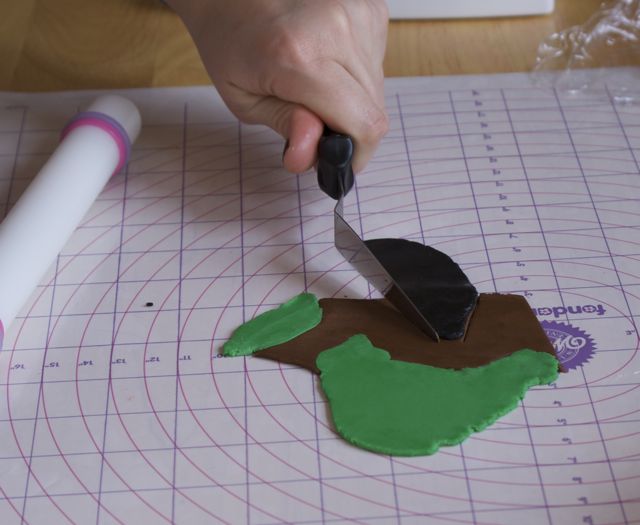 How to Make a Fondant Camo Cake How to Make a Fondant Camo Cake