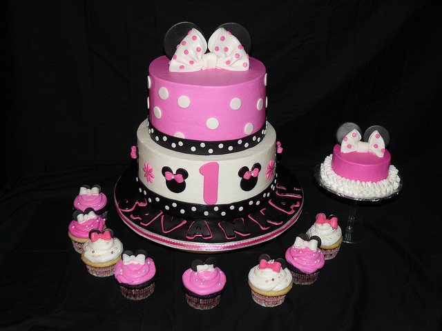 Minnie Mouse Birthday Cupcake Cake