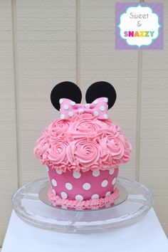 Minnie Mouse Giant Cupcake Smash Cake