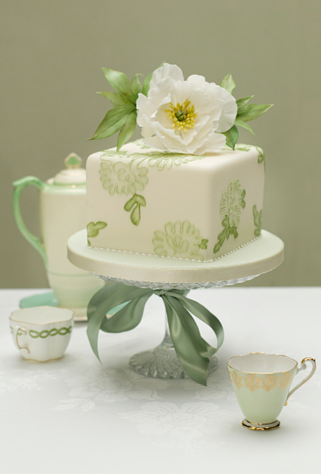 One Tier Wedding Cake with Flowers