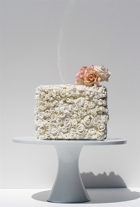 One Tier Wedding Cake with Roses