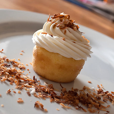 Pineapple Cupcakes with Cream Cheese Frosting Pineapple Cupcakes with Cream Cheese Frosting