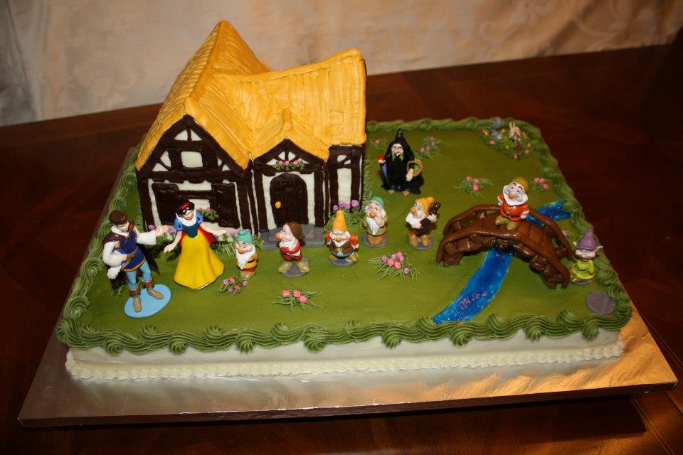 Snow White and Seven Dwarfs Cake