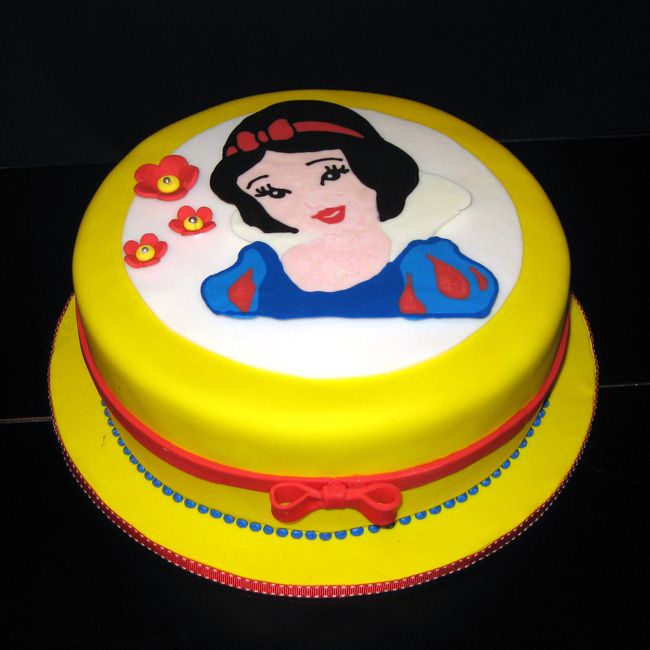 Snow White Birthday Cake