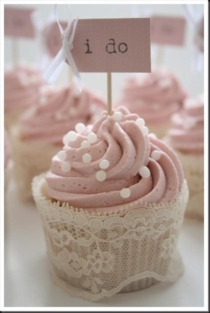 Vintage Lace Wedding Cupcakes