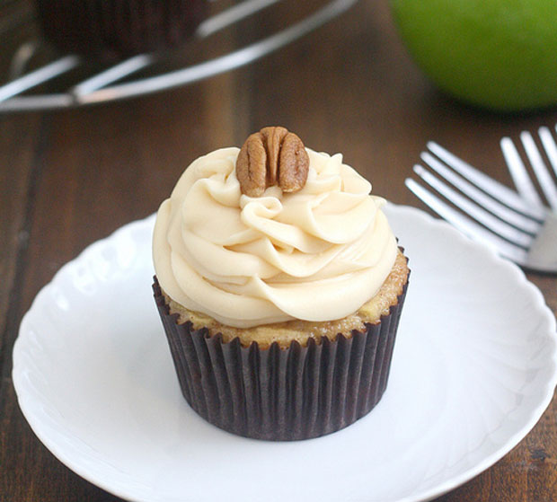 Caramel Apple Cupcake with Cinnamon Frosting