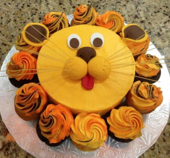 Lion Birthday Cake with Cupcakes Lion Birthday Cake with Cupcakes
