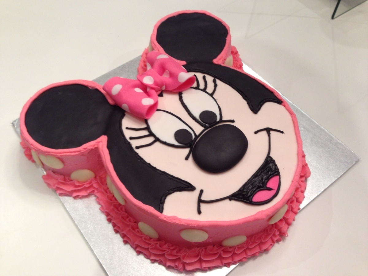 Minnie Mouse Cake with Buttercream Frosting