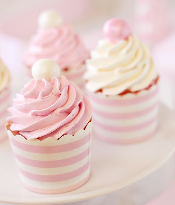 Pastel Pink Christmas Cupcakes