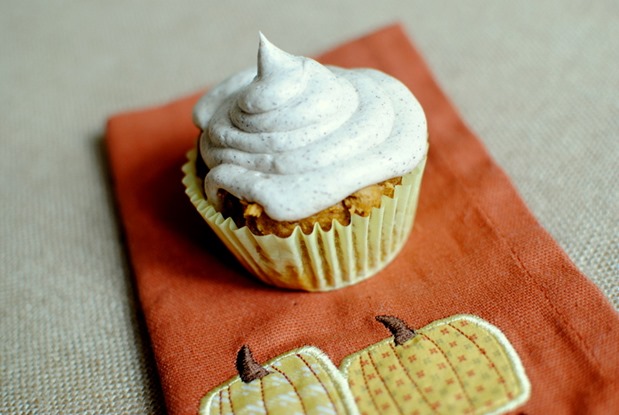 Pumpkin Spice Cake Mix Cupcakes