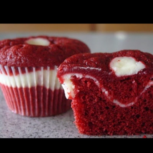 Red Velvet Cupcakes with Cheesecake