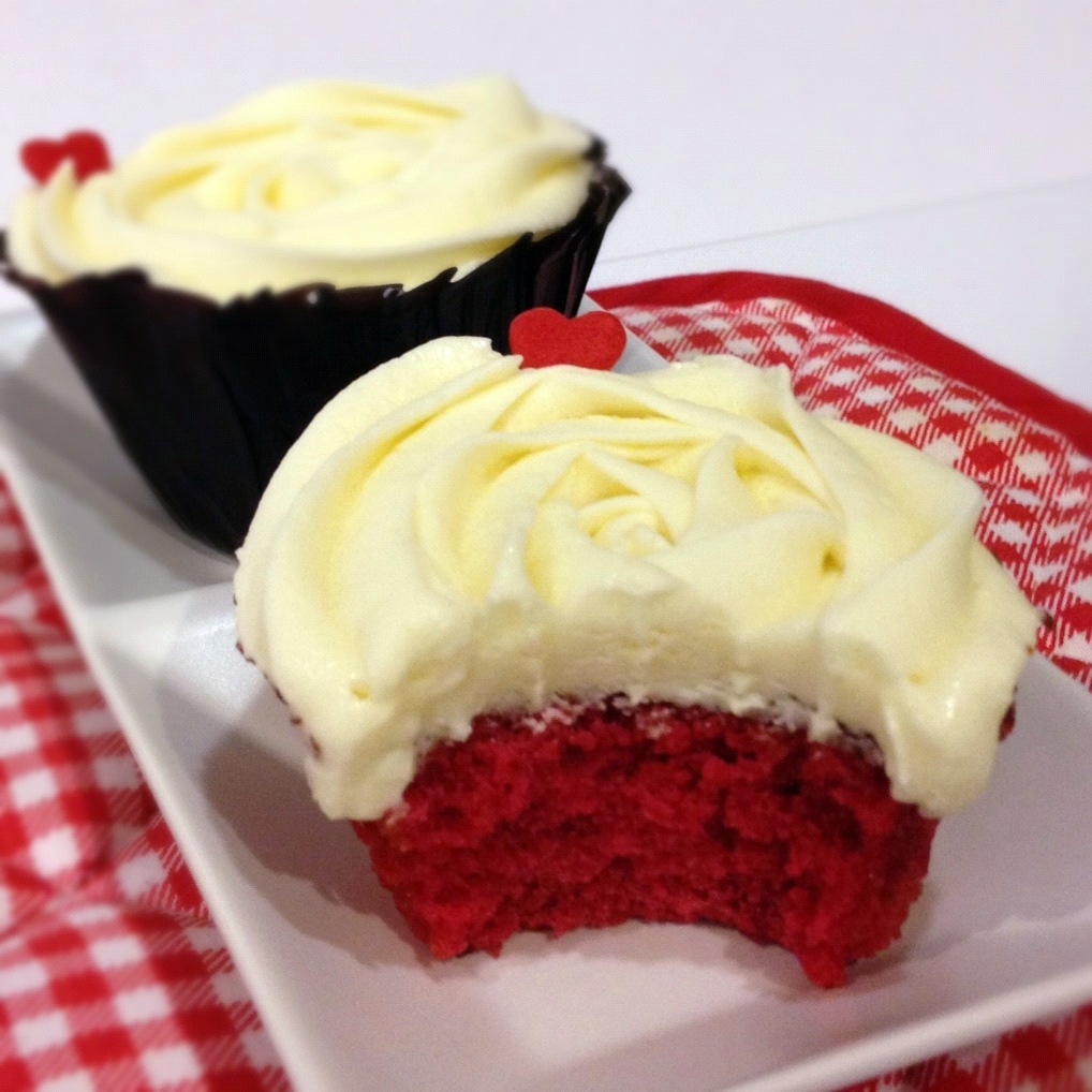Red Velvet Cupcakes with Cream Cheese Frosting Red Velvet Cupcakes with Cream Cheese Frosting
