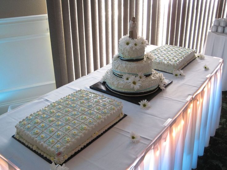 Sheet Cake with Daisies