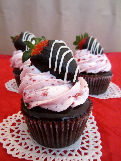 Strawberries and Chocolate Cupcakes