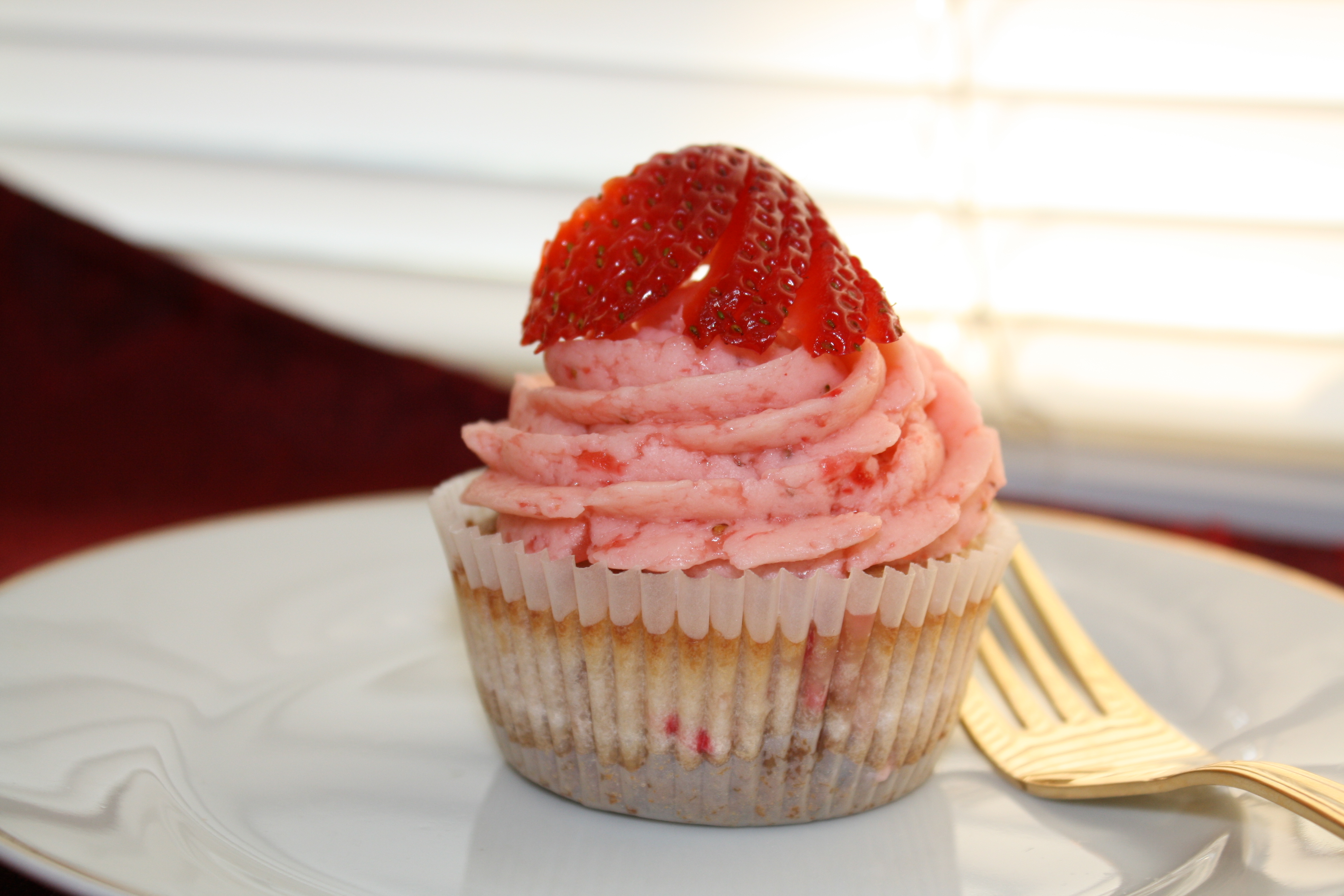 Strawberry Cupcakes with Graham Cracker Crust