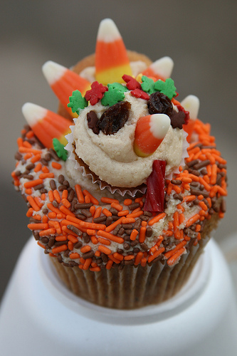 Thanksgiving Turkey Cupcakes with Candy Corn