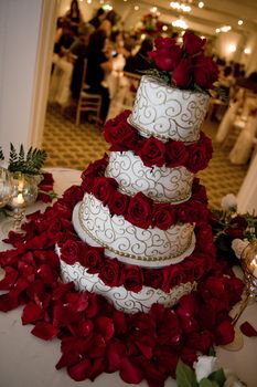 Wedding Cake White with Red Roses Wedding Cake White with Red Roses