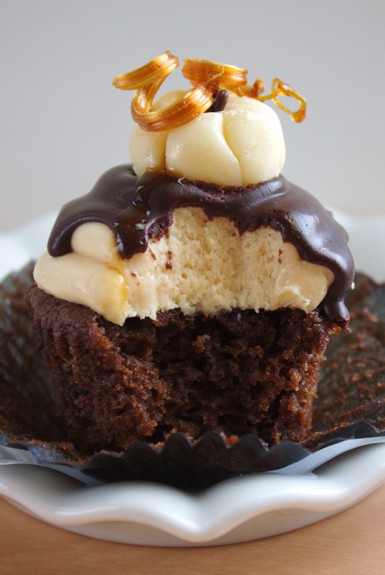 White Chocolate Pumpkin Cupcakes with Cream Cheese Frosting