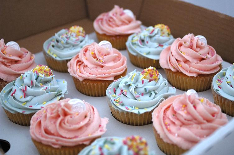 50th Birthday Cake and Cupcake Ideas