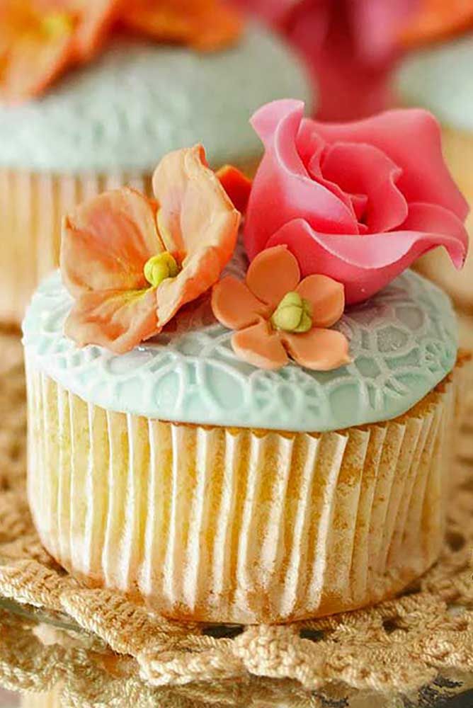 Beautiful Cupcakes with Real Flowers