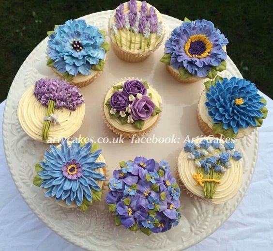 Buttercream Flowers On Cupcakes