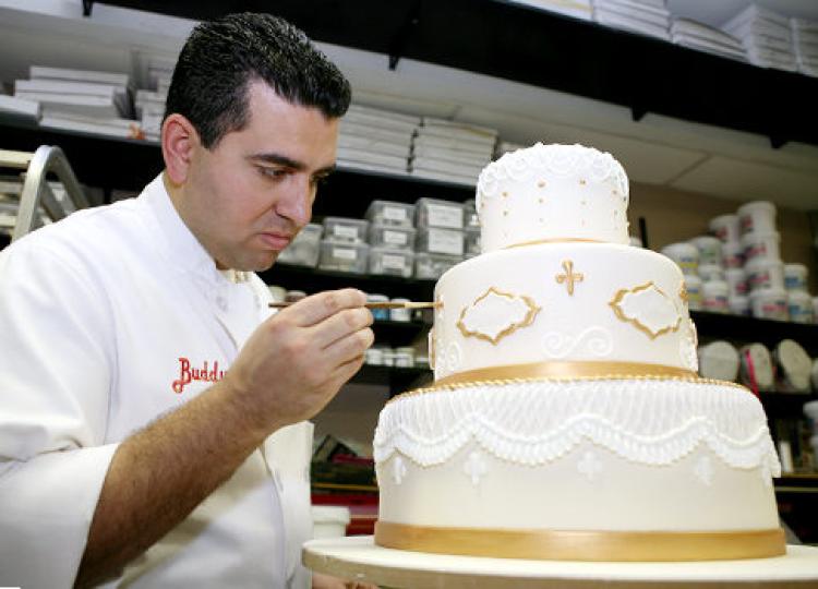 Специальный кондитер. Король кондитеров Бадди. Cake Boss Король кондитеров. Бадди Валастро торты.