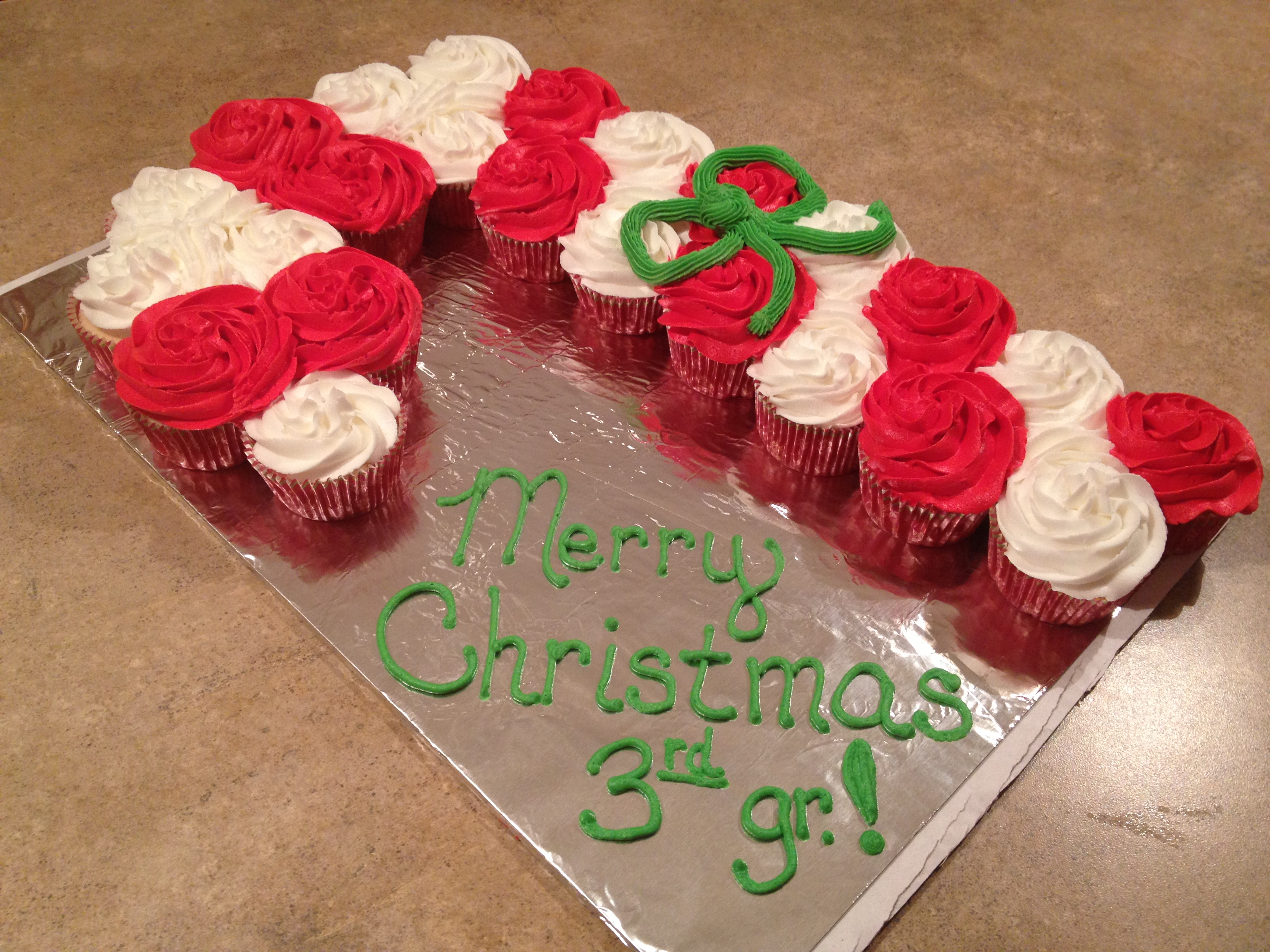 Candy Cane Pull Apart Cupcake Cake