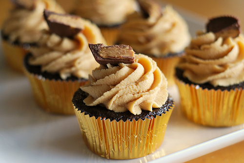 Chocolate Cupcakes with Peanut Butter Frosting Chocolate Cupcakes with Peanut Butter Frosting