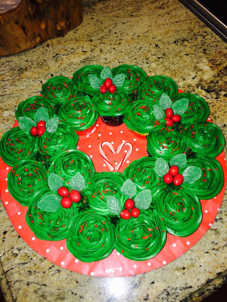 Christmas Pull Apart Cupcake Cakes