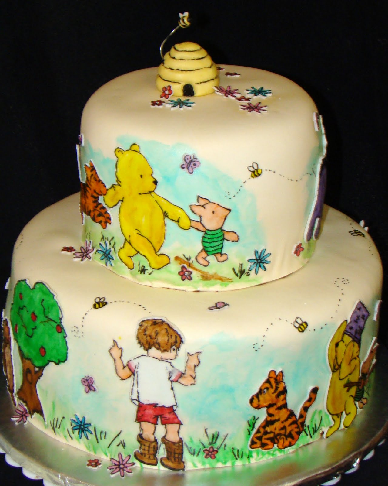 Classic Winnie the Pooh Birthday Cake