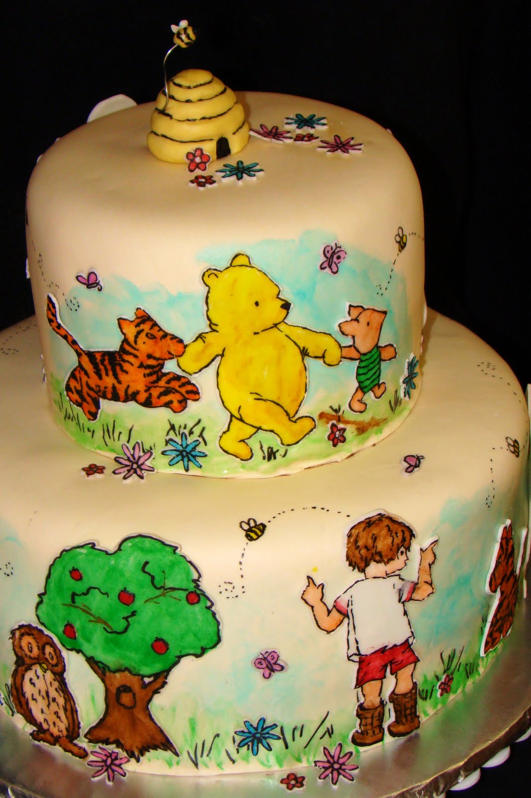 Classic Winnie the Pooh Birthday Cake