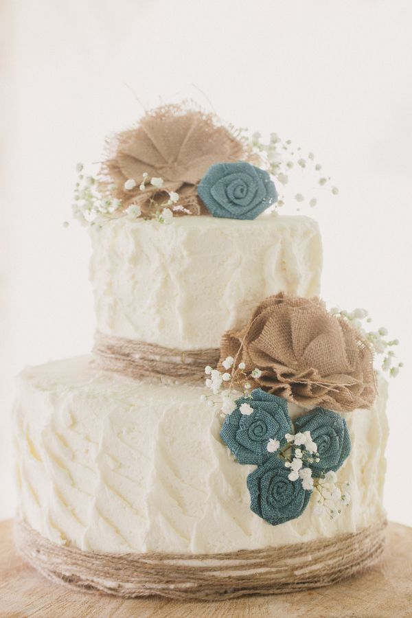 Country Wedding Cake with Burlap