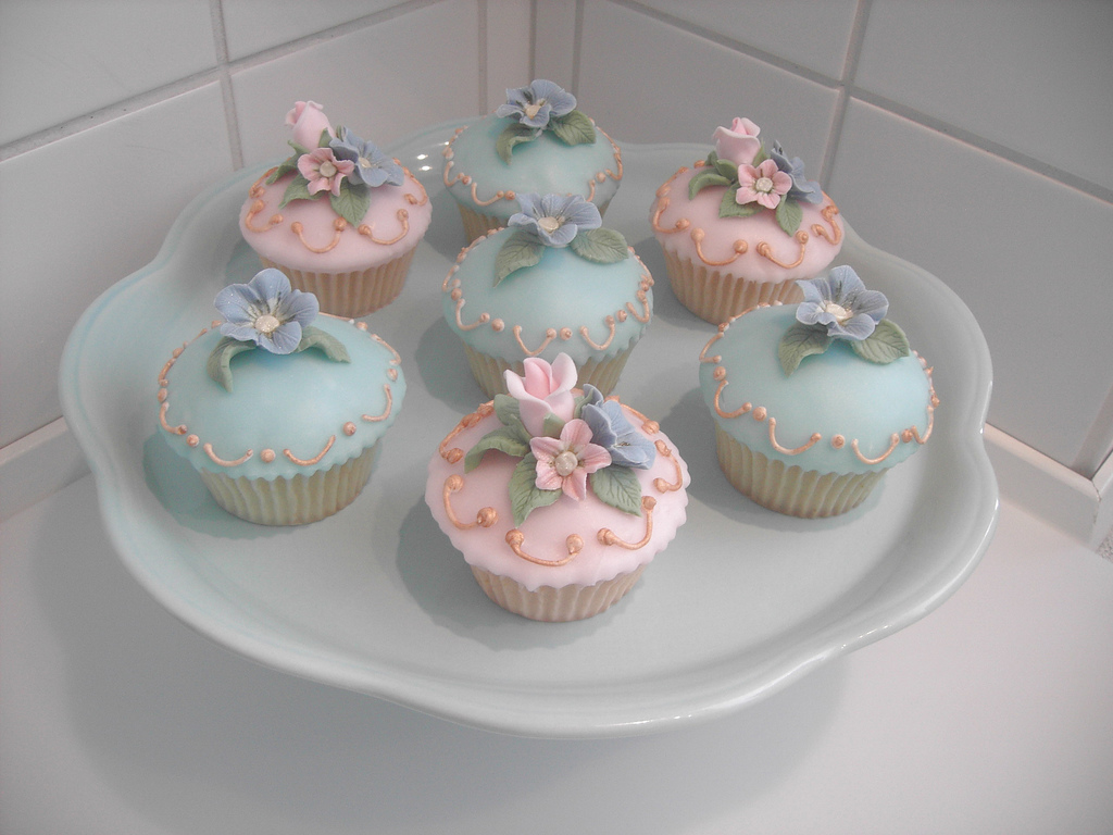 Cupcakes with Fondant Icing