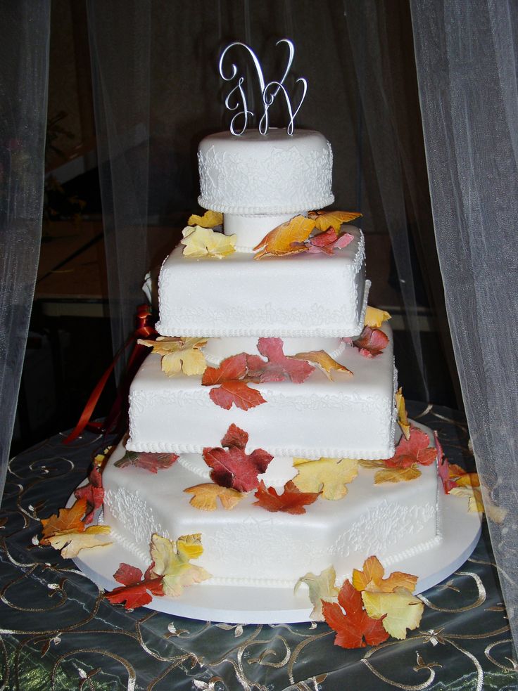 Edible Leaves for Fall Wedding Cakes