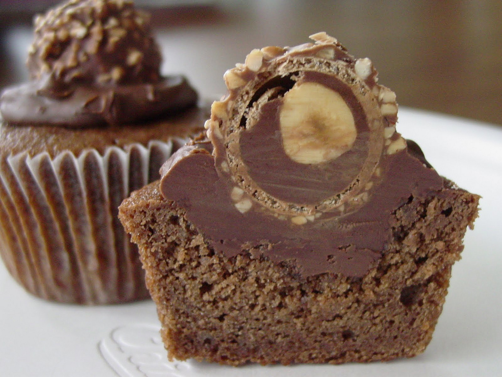 9 Photos of Cupcakes With Ferrero Rocher Chocolate 9 Photos of Cupcakes With Ferrero Rocher Chocolate